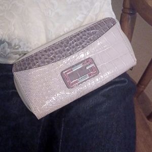 GUESS wallet